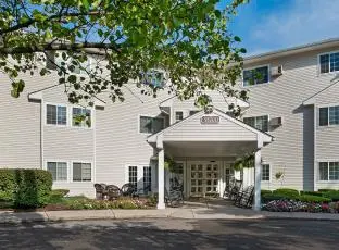 Front entrance at American House Westland Hunter Independent Living Community
